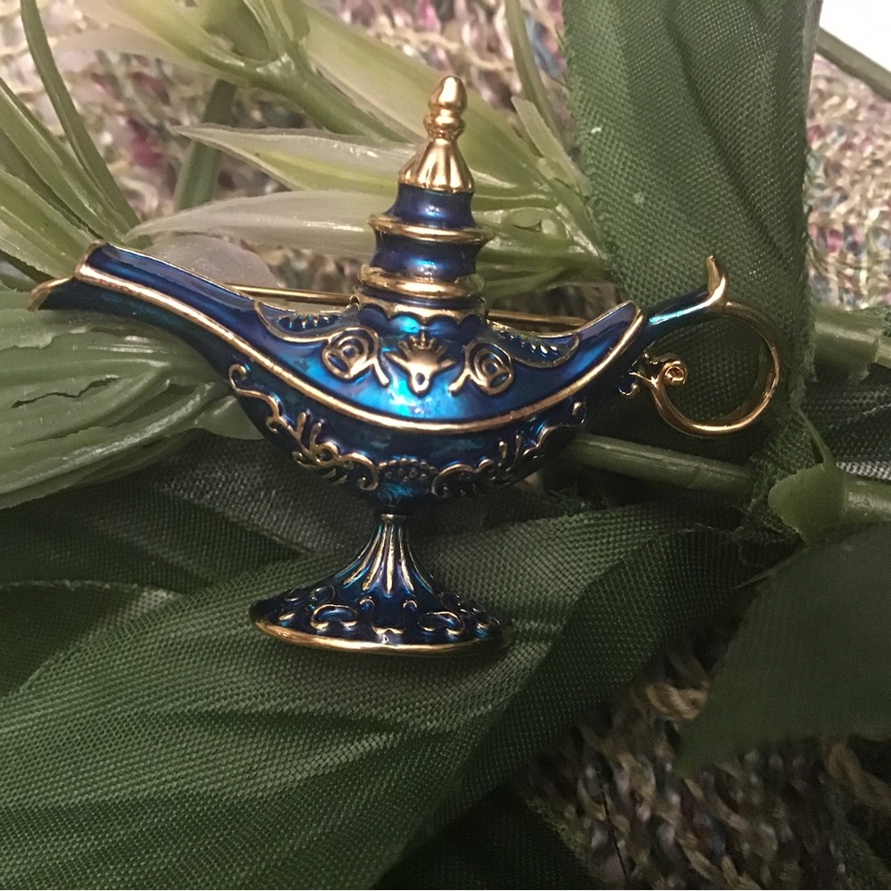 #137 Magic Lamp Brooch